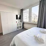 아파트 Downtown Deluxe With Queen Bed Be-25 *